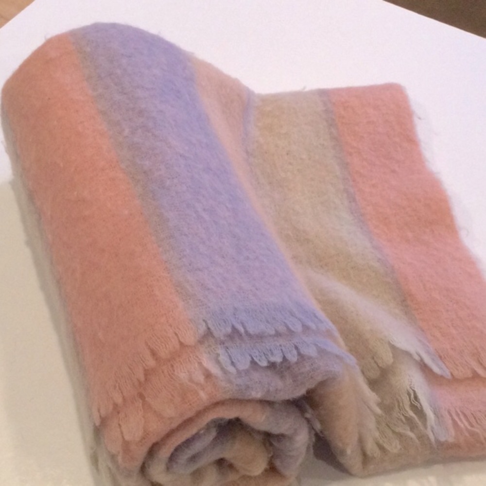 Wool blend throw - Picture 2 of 5